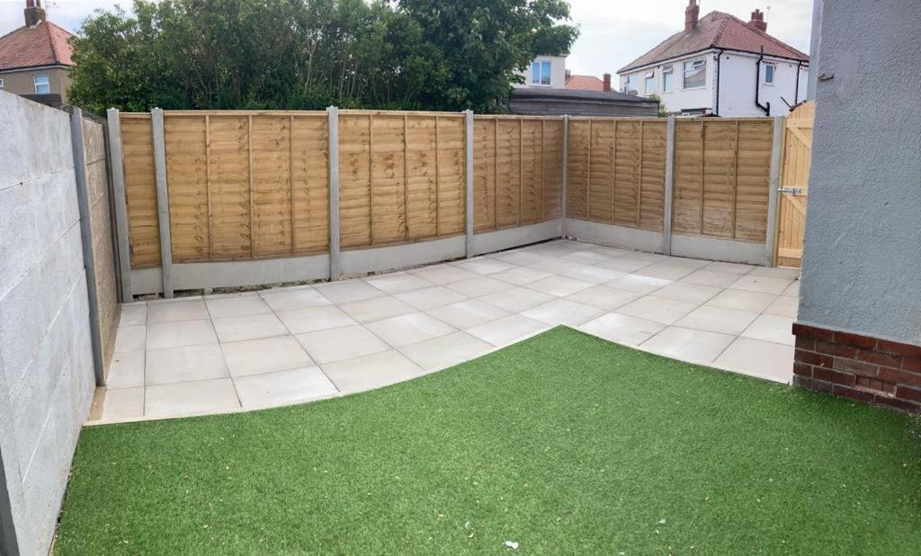 Wave Stays - Ground Floor Apartment - Outside Seating Area Cleveleys Εξωτερικό φωτογραφία