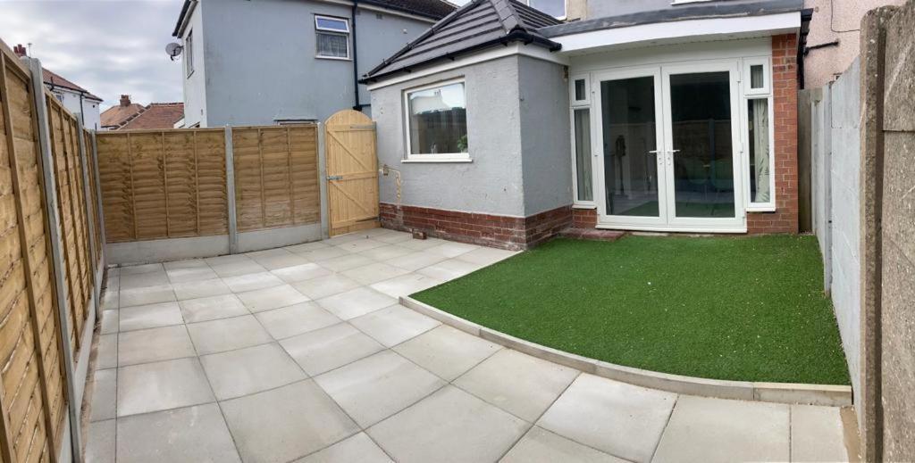 Wave Stays - Ground Floor Apartment - Outside Seating Area Cleveleys Εξωτερικό φωτογραφία